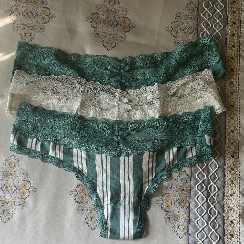 Honeydew Intimates Lace Trimmed Thong Panties Set  Sz. M/L